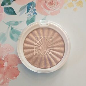 OFRA Shimmery Highlighter in Covent Garden